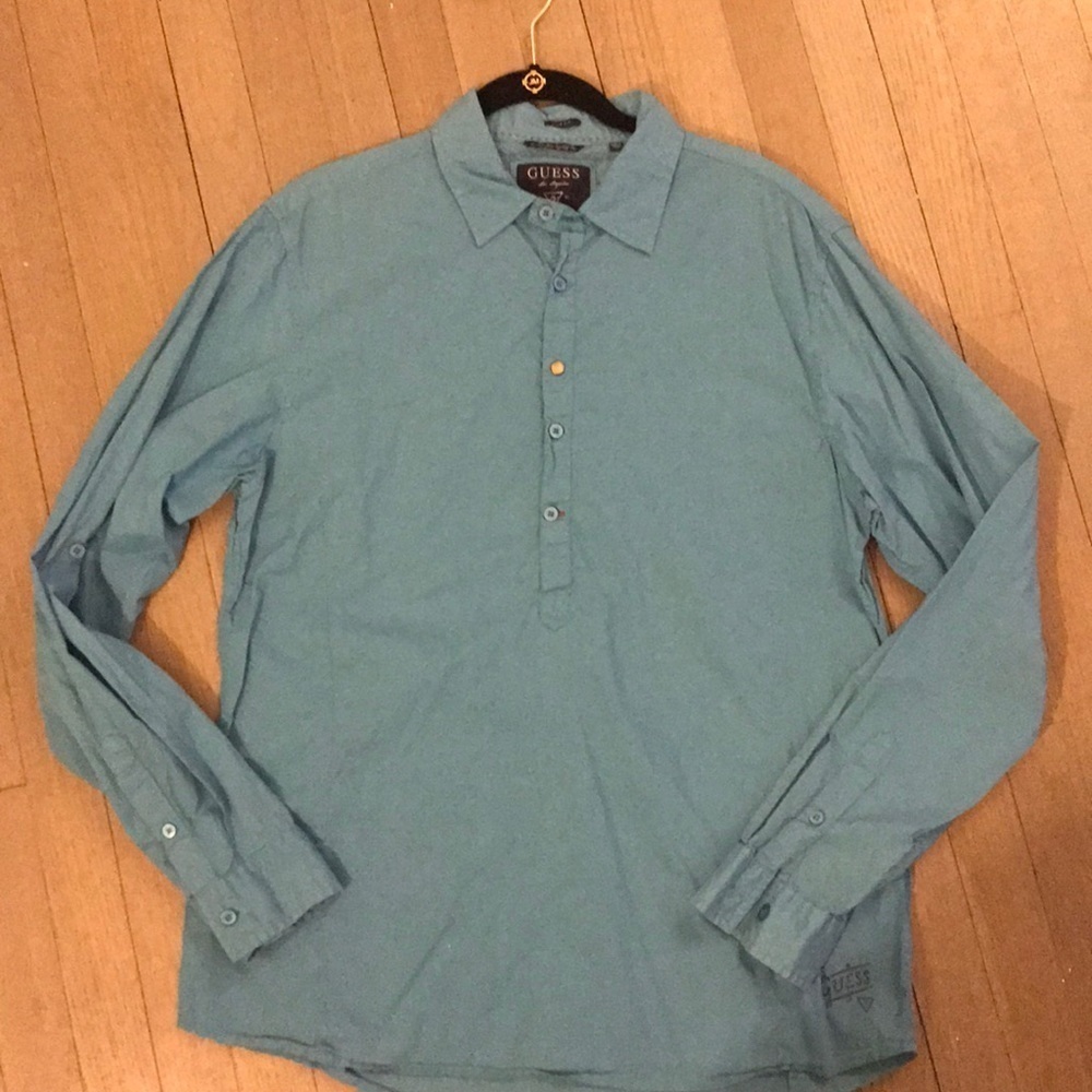 Men’s Guess shirt